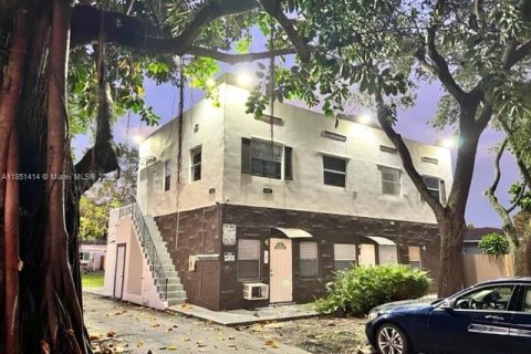 Commercial property in Hollywood, Florida 268.21 sq.m. № 1857428 - photo 1