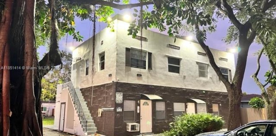 Commercial property in Hollywood, Florida 268.21 sq.m. № 1857428