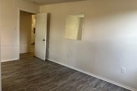 Commercial property in Hollywood, Florida 268.21 sq.m. № 1857428 - photo 7