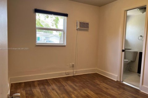 Commercial property in Hollywood, Florida 268.21 sq.m. № 1857428 - photo 22