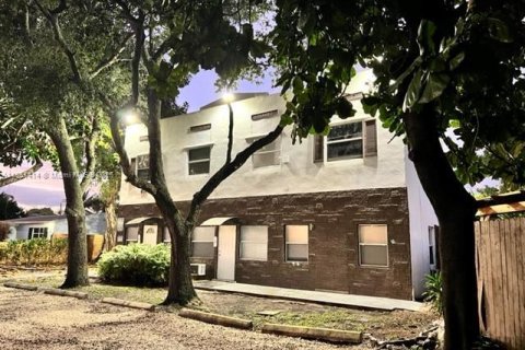 Commercial property in Hollywood, Florida 268.21 sq.m. № 1857428 - photo 2