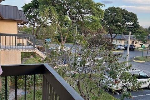 Copropriété à vendre à Pembroke Pines, Floride: 2 chambres, 73.11 m2 № 1932835 - photo 2