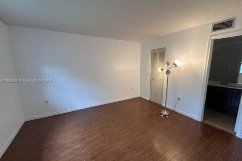 Copropriété à vendre à Pembroke Pines, Floride: 2 chambres, 73.11 m2 № 1932835 - photo 13