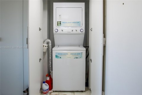 Купить кондоминиум в Майами, Флорида 2 спальни, 215.53м2, № 2027697 - фото 22