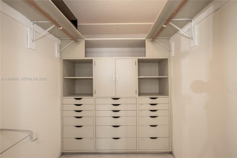 Купить кондоминиум в Майами, Флорида 2 спальни, 215.53м2, № 2027697 - фото 16