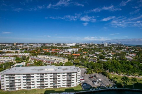 Купить кондоминиум в Майами, Флорида 2 спальни, 215.53м2, № 2027697 - фото 25