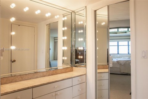 Купить кондоминиум в Майами, Флорида 2 спальни, 215.53м2, № 2027697 - фото 15
