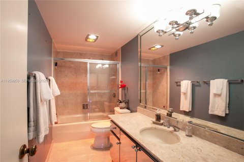 Купить кондоминиум в Майами, Флорида 2 спальни, 215.53м2, № 2027697 - фото 20