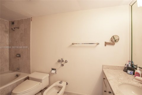 Купить кондоминиум в Майами, Флорида 2 спальни, 215.53м2, № 2027697 - фото 18