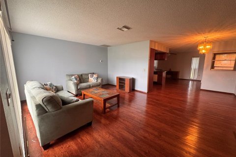 House in Spring Hill, Florida 2 bedrooms, 128.95 sq.m. № 1760320 - photo 2
