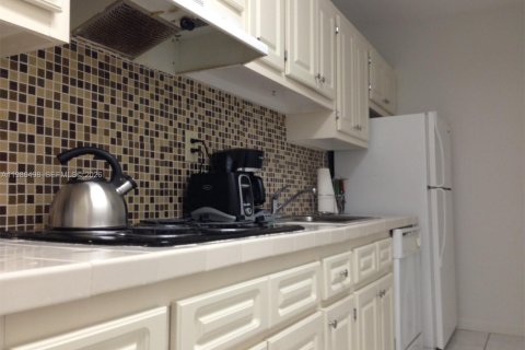 Condominio en alquiler en Miami Beach, Florida, 1 dormitorio, 49.7 m2 № 2048237 - foto 5