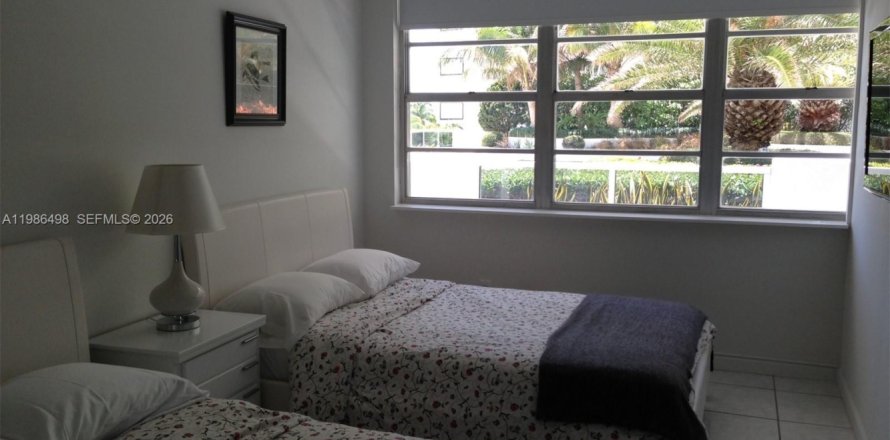 Condominio en Miami Beach, Florida, 1 dormitorio  № 2048237