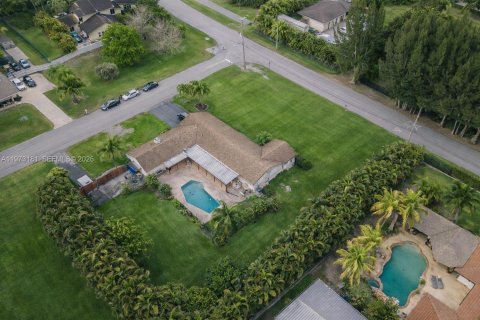 House in Southwest Ranches, Florida 5 bedrooms, 256.97 sq.m. № 2036510 - photo 4