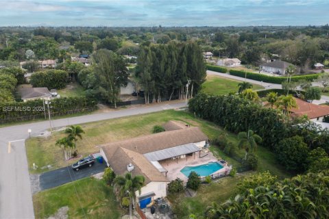 House in Southwest Ranches, Florida 5 bedrooms, 256.97 sq.m. № 2036510 - photo 30