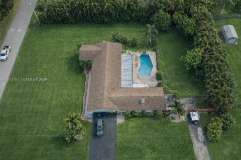 House in Southwest Ranches, Florida 5 bedrooms, 256.97 sq.m. № 2036510 - photo 3