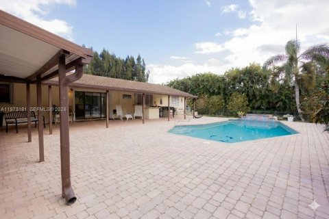 House in Southwest Ranches, Florida 5 bedrooms, 256.97 sq.m. № 2036510 - photo 5