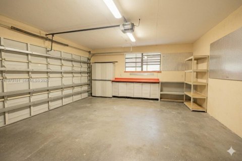 House in Southwest Ranches, Florida 5 bedrooms, 256.97 sq.m. № 2036510 - photo 27