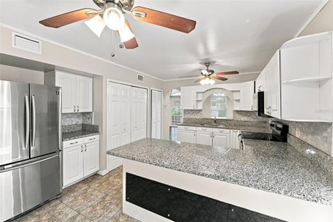 Casa en venta en Kissimmee, Florida, 4 dormitorios, 155.89 m2 № 2295372 - foto 5