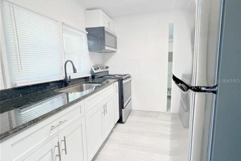 Купить коммерческую недвижимость в Юстис, Флорида 329.43м2, № 1368228 - фото 9