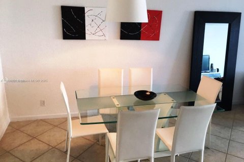 Condo in Hollywood, Florida, 2 bedrooms  № 2021601 - photo 7