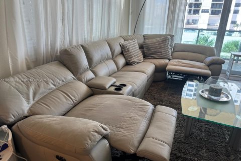 Condo in Hollywood, Florida, 2 bedrooms  № 2021601 - photo 13