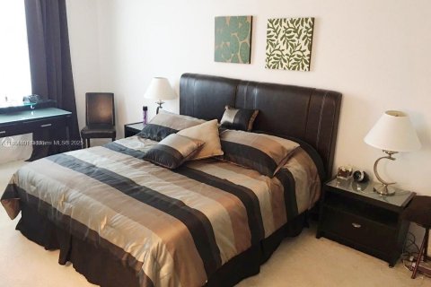 Condo in Hollywood, Florida, 2 bedrooms  № 2021601 - photo 14