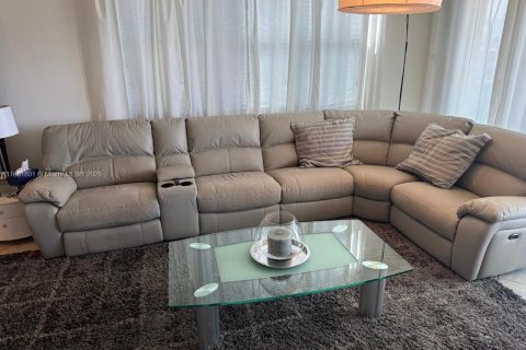 Condo in Hollywood, Florida, 2 bedrooms  № 2021601 - photo 11