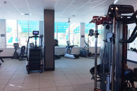 Condo in Hollywood, Florida, 2 bedrooms  № 2021601 - photo 27