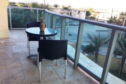 Condo in Hollywood, Florida, 2 bedrooms  № 2021601 - photo 20