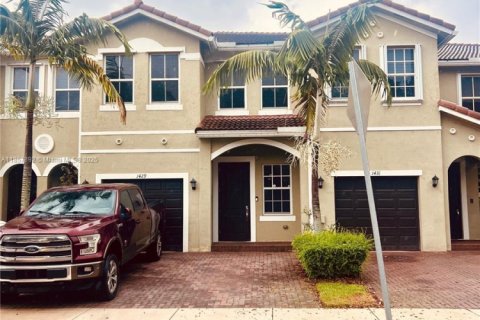 Townhouse in Homestead, Florida 4 bedrooms, 178 sq.m. № 1888030 - photo 1