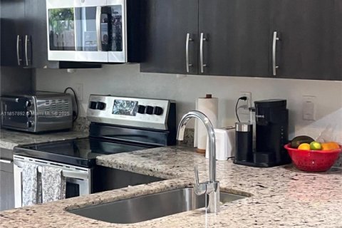 Townhouse in Homestead, Florida 4 bedrooms, 178 sq.m. № 1888030 - photo 6