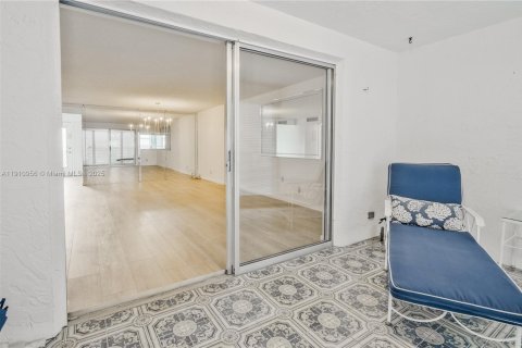 Снять в аренду кондоминиум в Дания-Бич, Флорида 2 спальни, 110.55м2, № 1966165 - фото 18