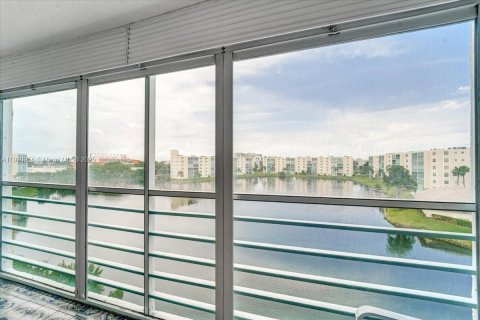 Снять в аренду кондоминиум в Дания-Бич, Флорида 2 спальни, 110.55м2, № 1966165 - фото 1