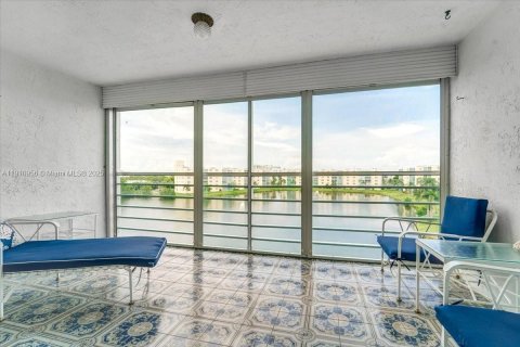 Снять в аренду кондоминиум в Дания-Бич, Флорида 2 спальни, 110.55м2, № 1966165 - фото 19