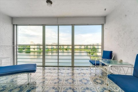 Снять в аренду кондоминиум в Дания-Бич, Флорида 2 спальни, 110.55м2, № 1966165 - фото 17