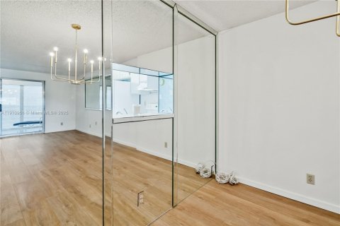 Снять в аренду кондоминиум в Дания-Бич, Флорида 2 спальни, 110.55м2, № 1966165 - фото 13