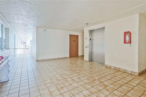 Снять в аренду кондоминиум в Дания-Бич, Флорида 2 спальни, 110.55м2, № 1966165 - фото 5