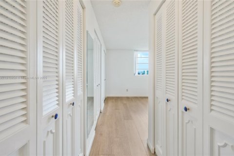 Снять в аренду кондоминиум в Дания-Бич, Флорида 2 спальни, 110.55м2, № 1966165 - фото 27