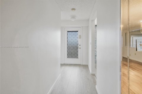 Снять в аренду кондоминиум в Дания-Бич, Флорида 2 спальни, 110.55м2, № 1966165 - фото 9