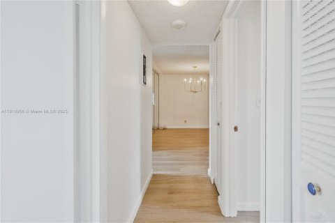 Снять в аренду кондоминиум в Дания-Бич, Флорида 2 спальни, 110.55м2, № 1966165 - фото 8