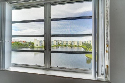 Снять в аренду кондоминиум в Дания-Бич, Флорида 2 спальни, 110.55м2, № 1966165 - фото 24