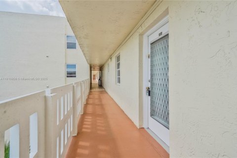 Снять в аренду кондоминиум в Дания-Бич, Флорида 2 спальни, 110.55м2, № 1966165 - фото 6