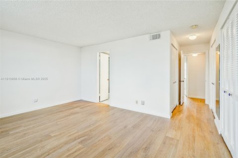 Снять в аренду кондоминиум в Дания-Бич, Флорида 2 спальни, 110.55м2, № 1966165 - фото 29