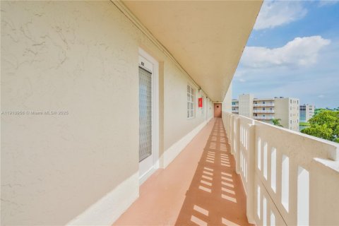 Снять в аренду кондоминиум в Дания-Бич, Флорида 2 спальни, 110.55м2, № 1966165 - фото 7