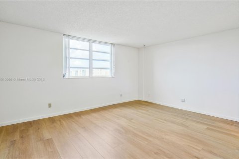 Снять в аренду кондоминиум в Дания-Бич, Флорида 2 спальни, 110.55м2, № 1966165 - фото 28