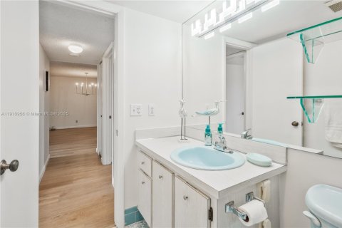 Снять в аренду кондоминиум в Дания-Бич, Флорида 2 спальни, 110.55м2, № 1966165 - фото 26