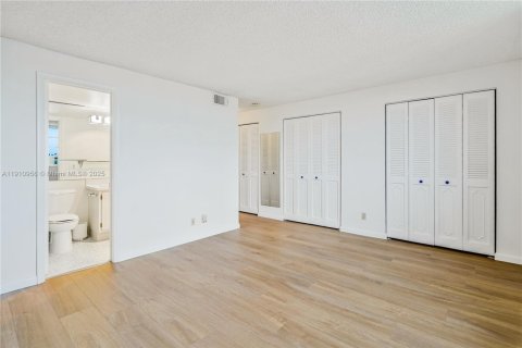 Снять в аренду кондоминиум в Дания-Бич, Флорида 2 спальни, 110.55м2, № 1966165 - фото 30