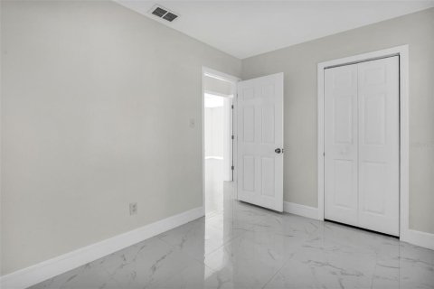House in Tampa, Florida 3 bedrooms, 82.5 sq.m. № 1572368 - photo 15