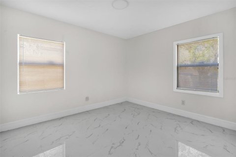 House in Tampa, Florida 3 bedrooms, 82.5 sq.m. № 1572368 - photo 10