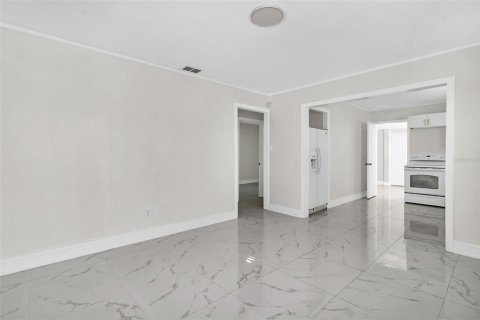 House in Tampa, Florida 3 bedrooms, 82.5 sq.m. № 1572368 - photo 2